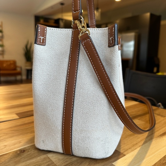 Tory Burch Blake canvas bucket Bag - Picture 4 of 12